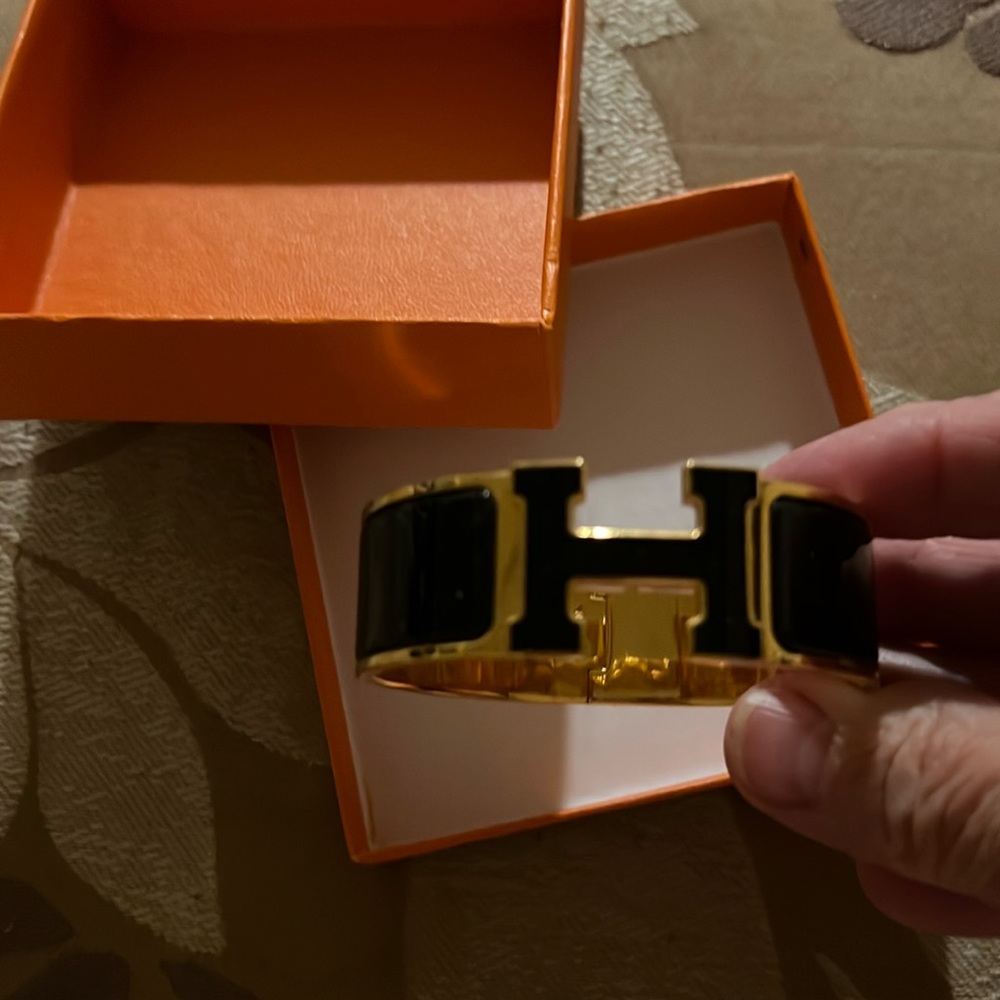 Excellent Condition Hermes GM Clic Clac Bracelet